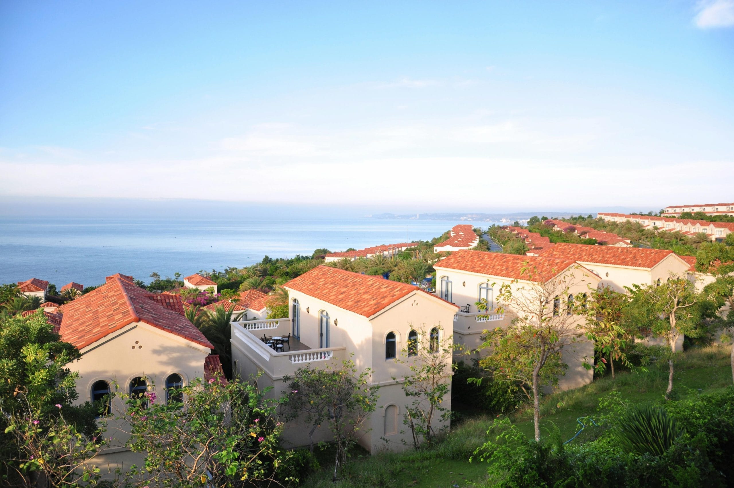 Exclusive Seaside Retreats for Couples: Sun-Drenched Serenity