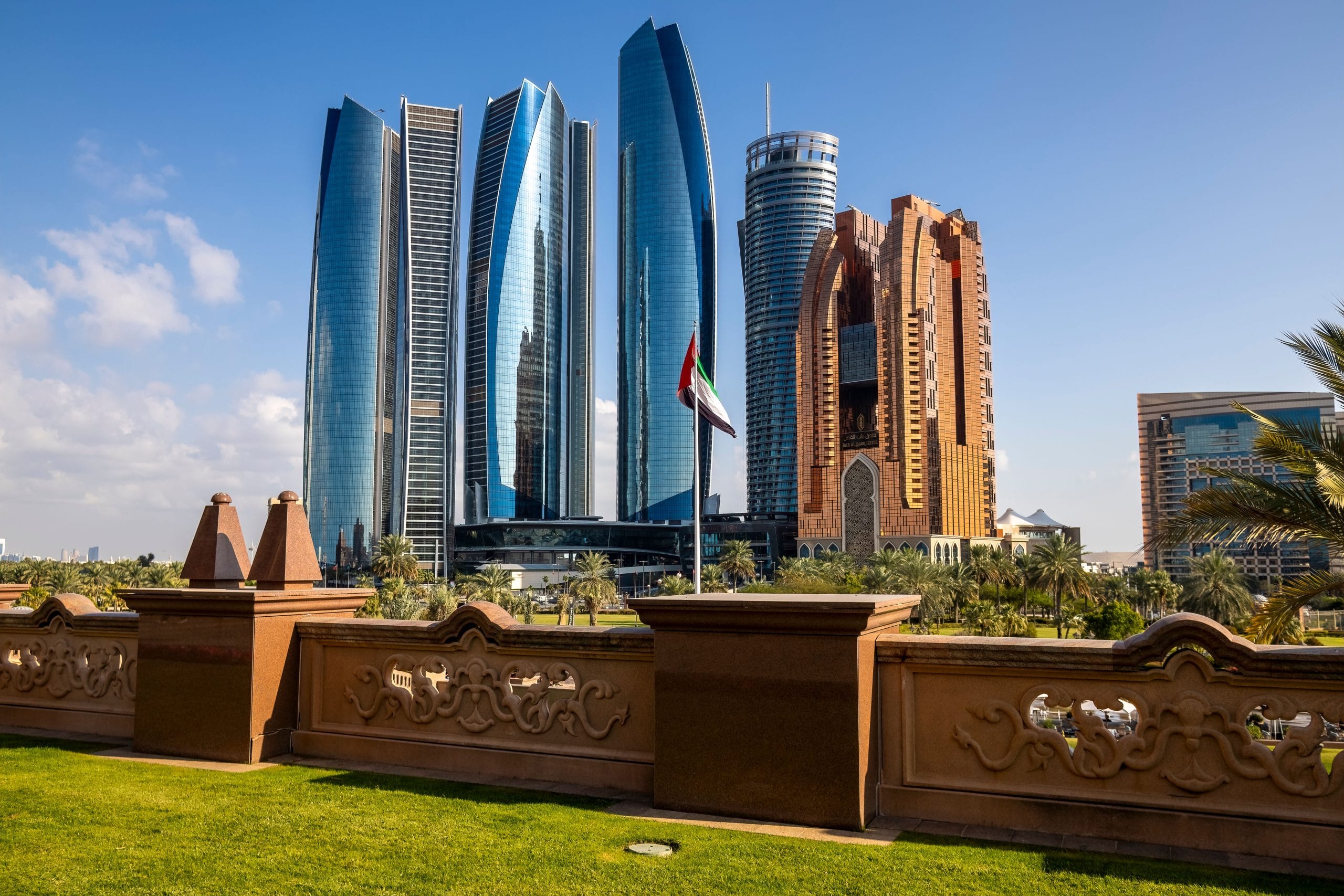 The Best Luxury Resorts in Abu Dhabi for a Refined Escape A serene view of luxury resorts in Abu Dhabi