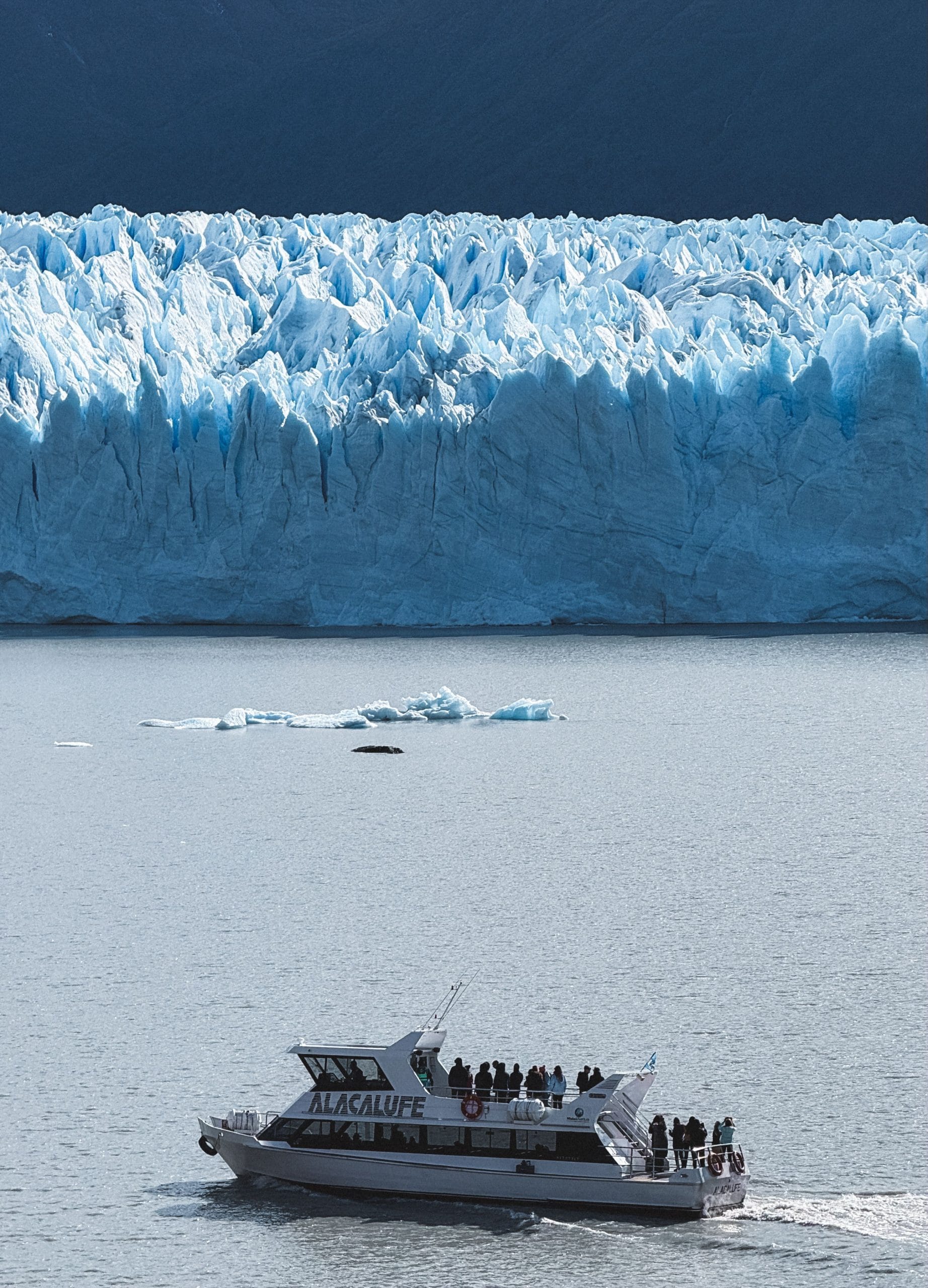 A refined view of the landscape in El Calafate for an El Calafate travel guide