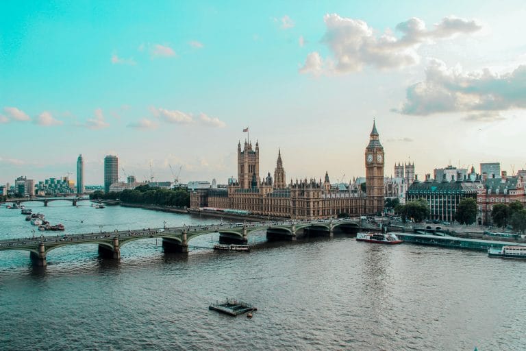 The Best Luxury Stays Near Hyde Park for a Refined Escape