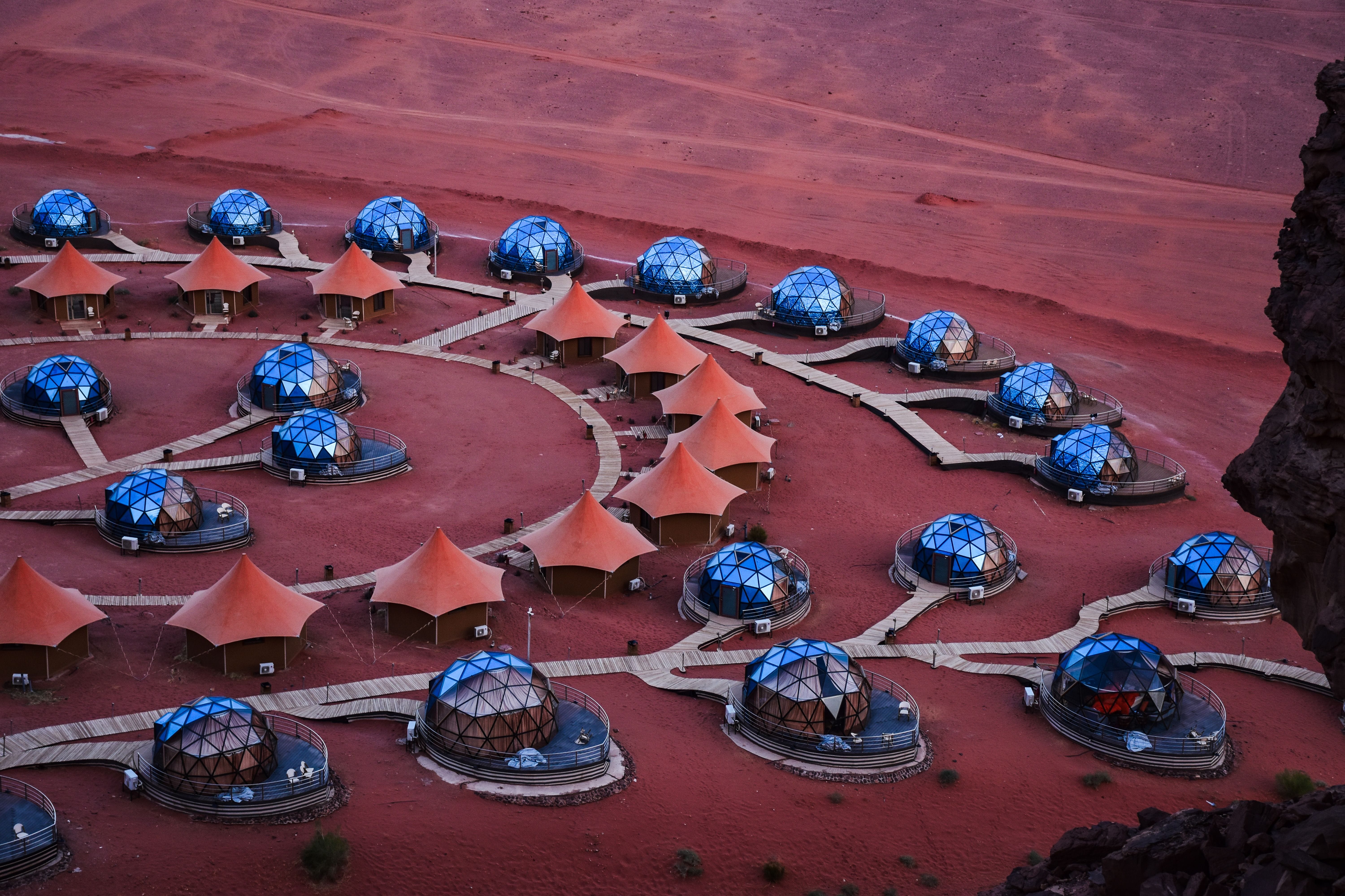 A serene view of Jordan luxury desert escapes at sunset