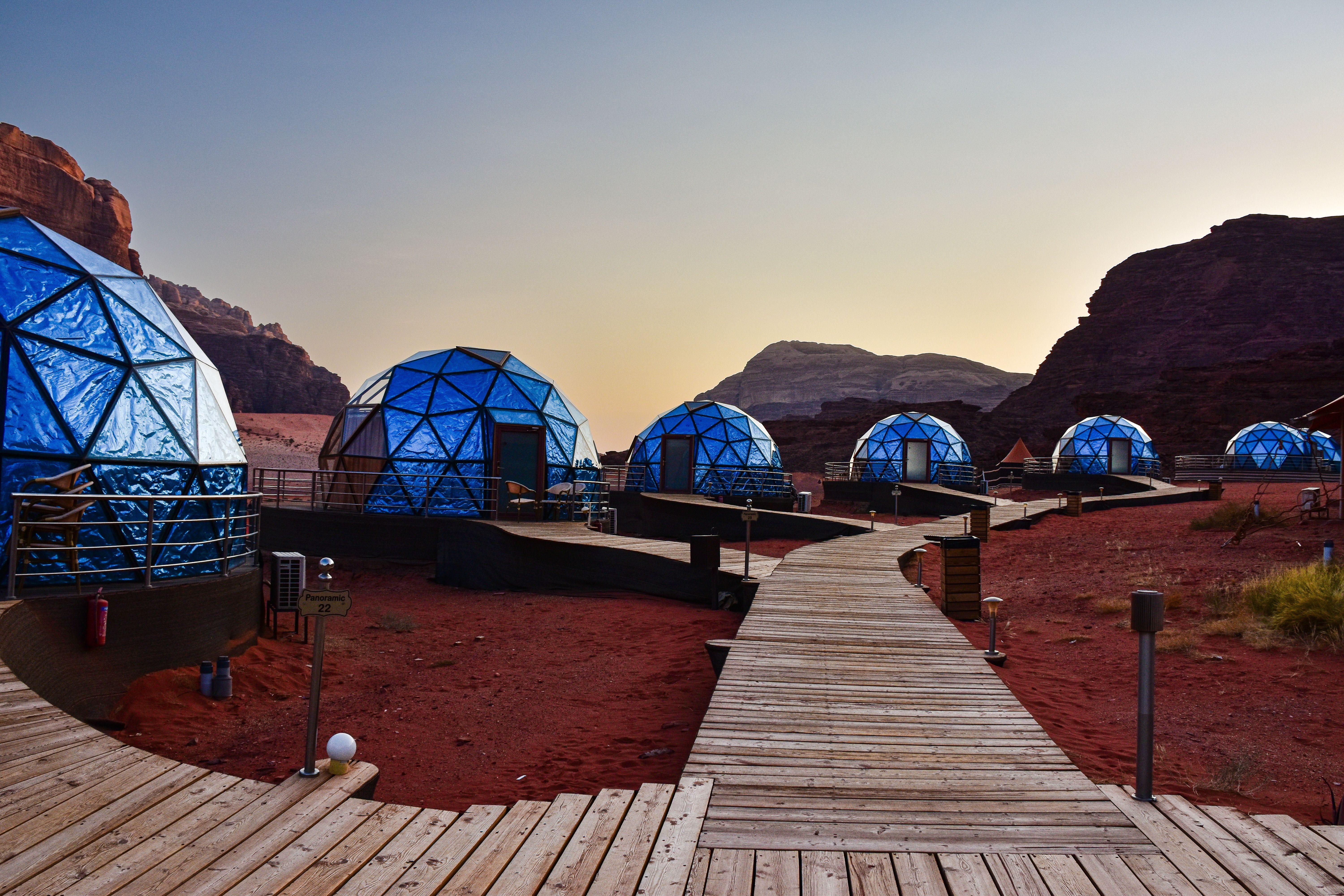 A serene view of Jordan luxury desert escapes at sunset