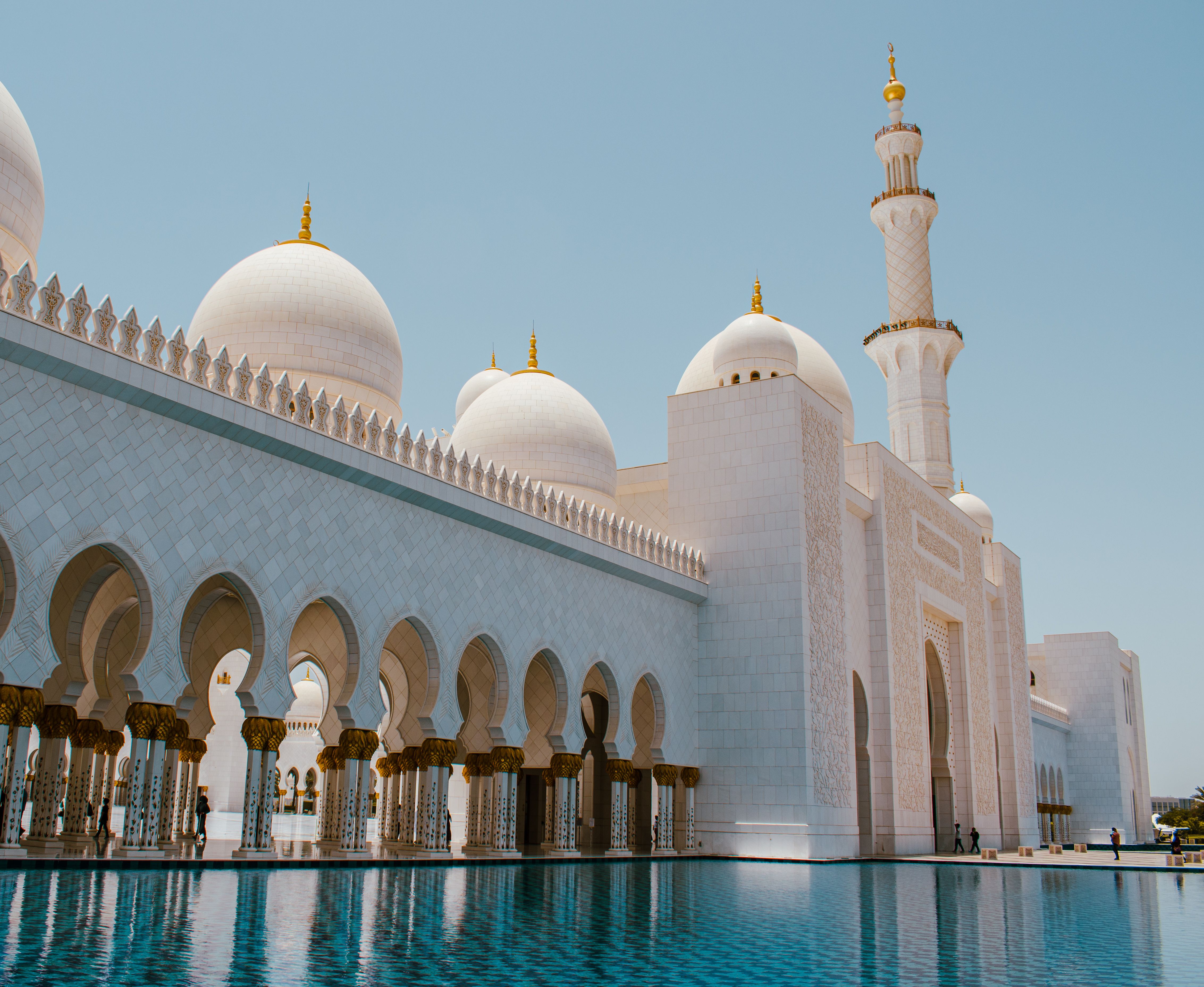 A stunning view of luxury resorts in Abu Dhabi overlooking the sea