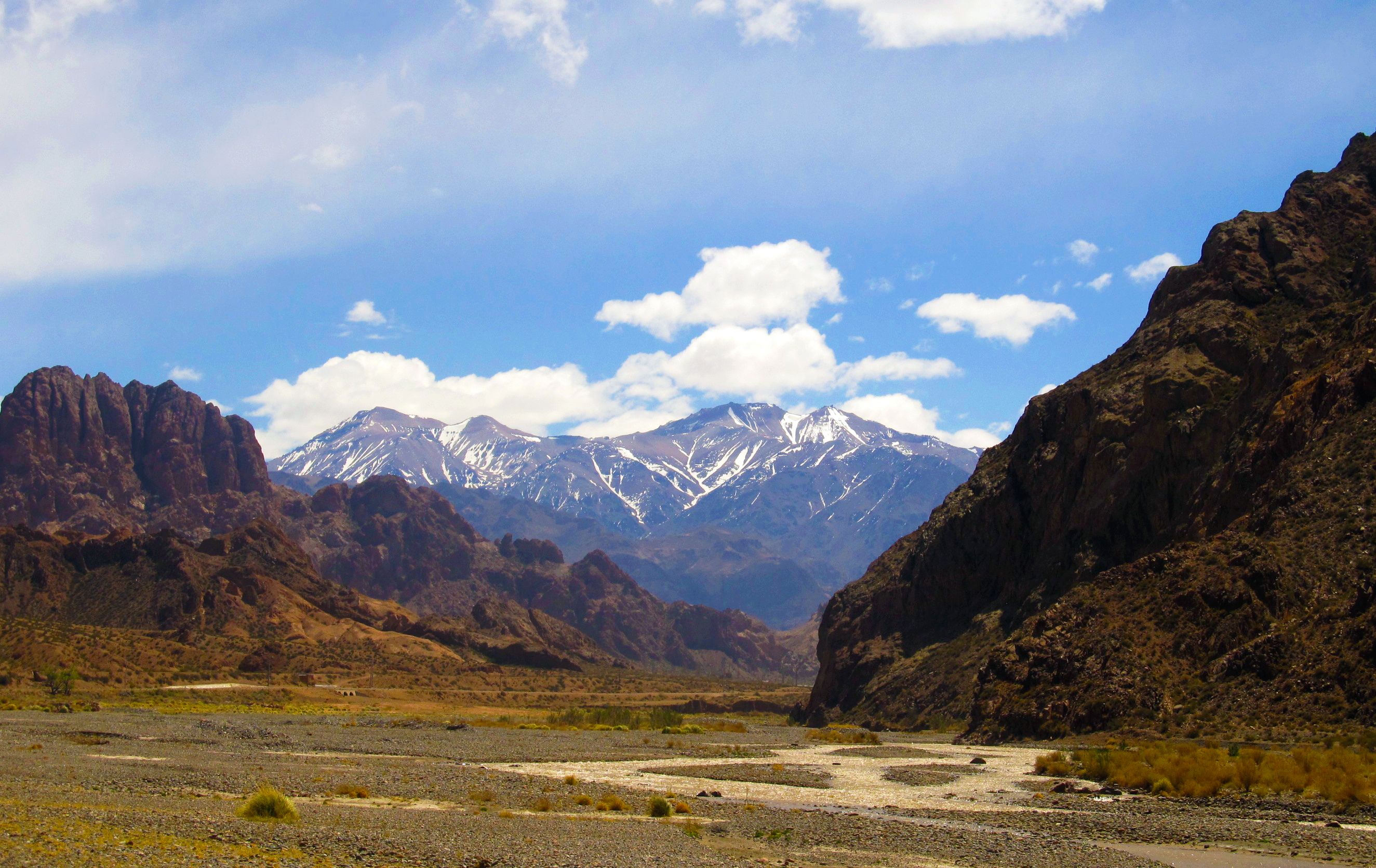 A serene Mendoza luxury vineyard escape featuring the Andes mountains