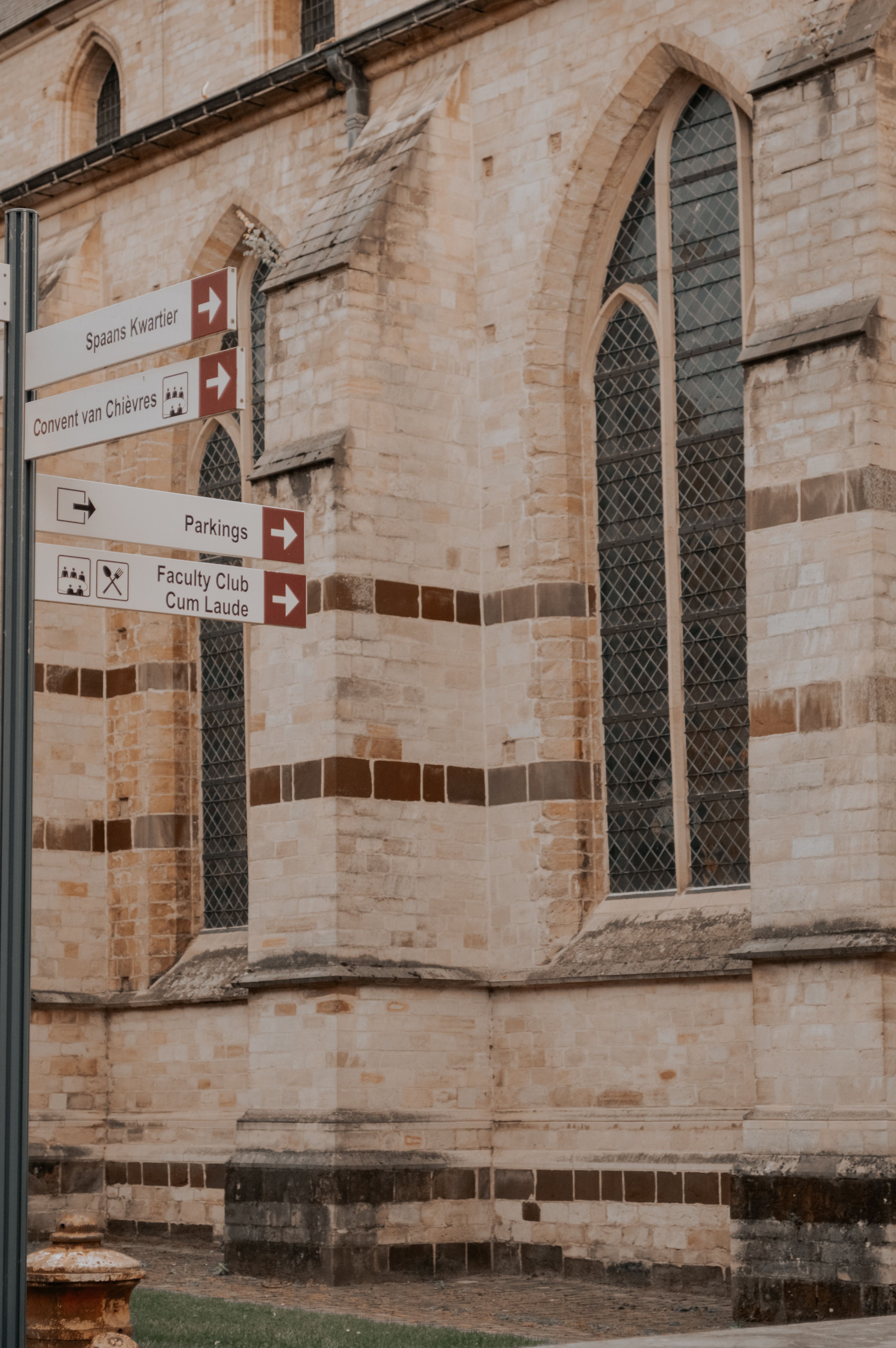 A refined street view for a Leuven travel planning guide