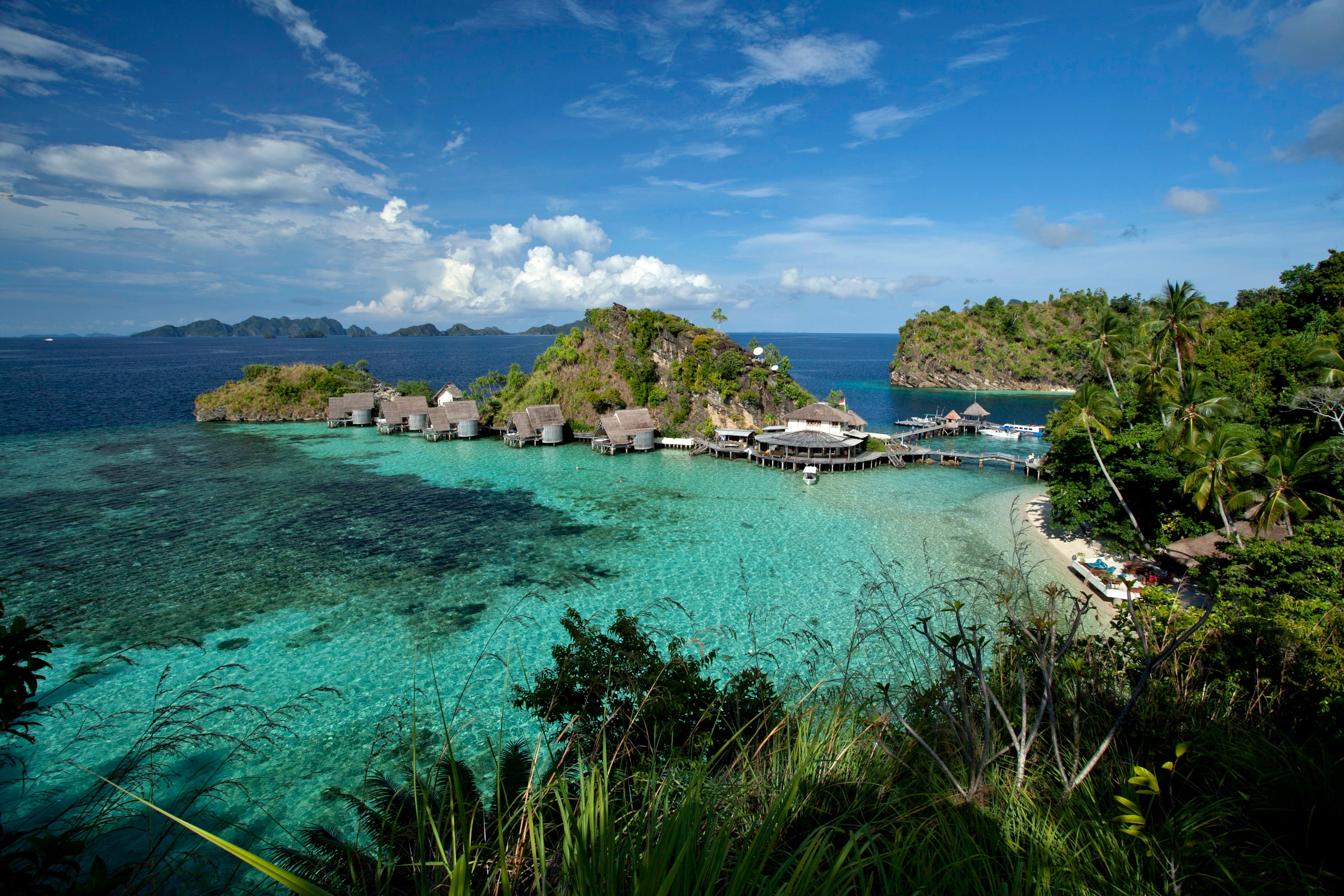 A serene Palau luxury coastal escape featuring emerald islets and turquoise waters